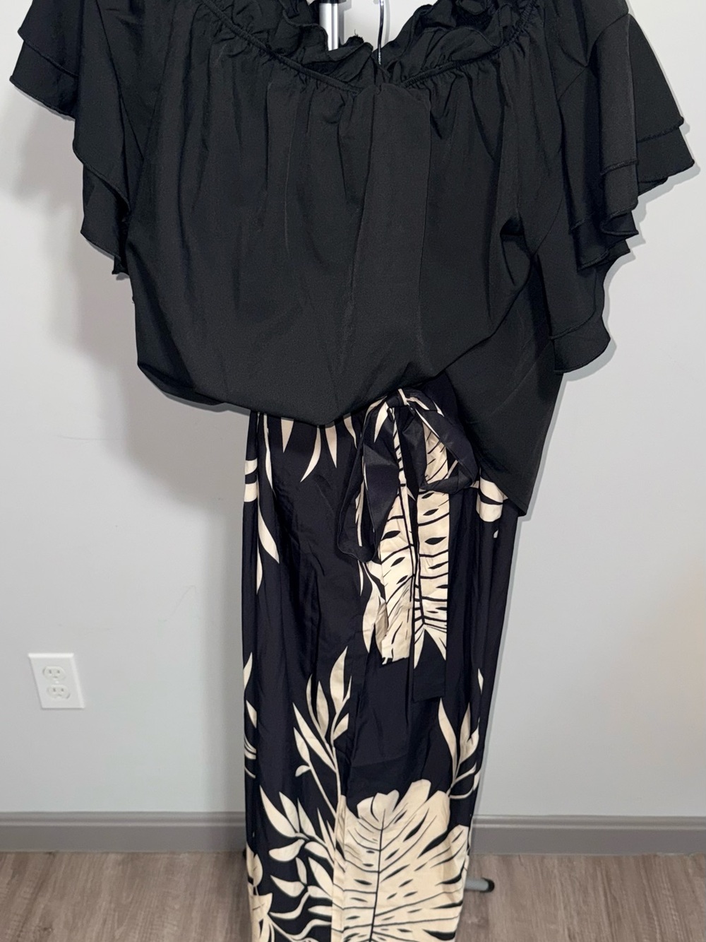 SHEIN Black and Cream Tropical Print Tie-Waist Maxi Skirt